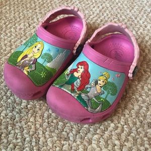 Girls Toddler 6/7 GUC pink Disney Princess Crocs